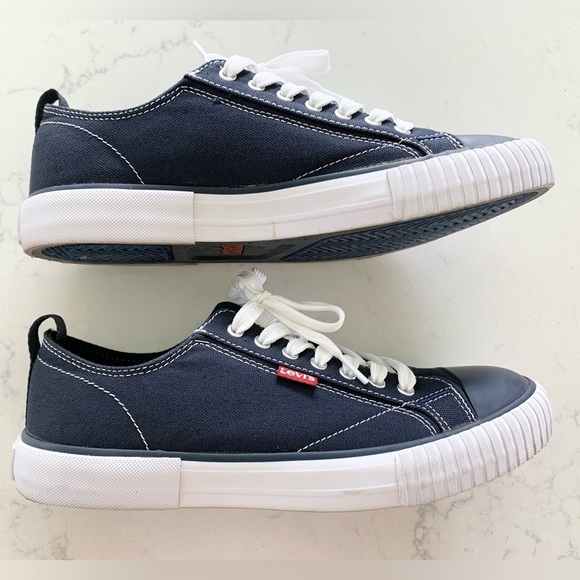 Levi’s Unisex Navy Blue Sneakers - Picture 2 of 13
